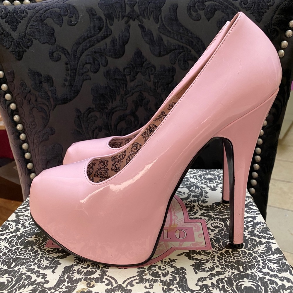 Bordello Pin Up Platform Heel